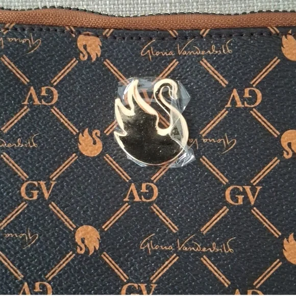 Gloria Vanderbilt Wristlet - Picture 3 of 7